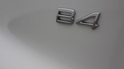 2024 (74) VOLVO XC40 2.0 B4P Plus Dark 5dr Auto *VAT QUALIFYING* 4526423