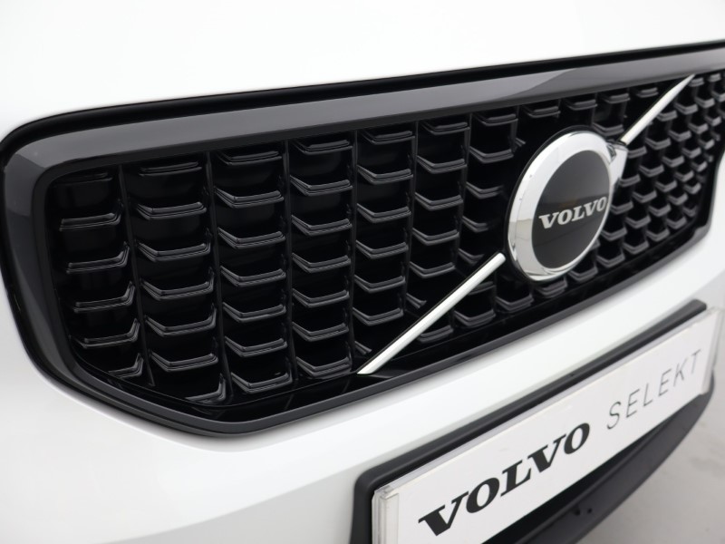 2024 (74) VOLVO XC40 2.0 B4P Plus Dark 5dr Auto *VAT QUALIFYING* 4526416