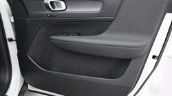 2024 (74) VOLVO XC40 2.0 B4P Plus Dark 5dr Auto *VAT QUALIFYING* 4526384