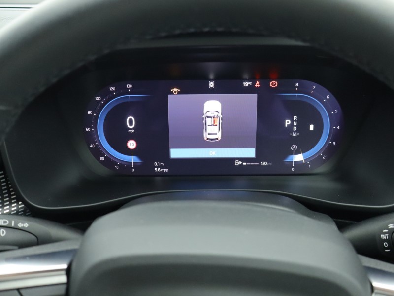 2024 (74) VOLVO XC40 2.0 B4P Plus Dark 5dr Auto *VAT QUALIFYING* 4526406