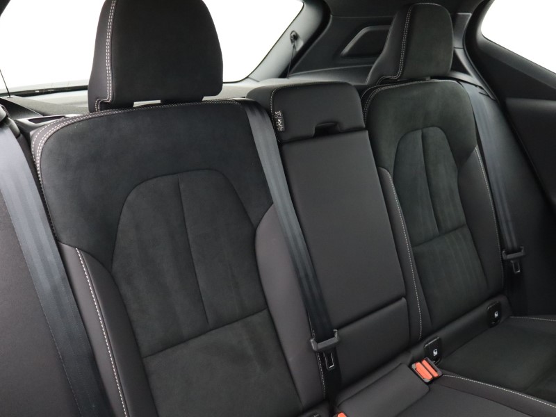 2024 (74) VOLVO XC40 2.0 B4P Plus Dark 5dr Auto *VAT QUALIFYING* 4526400