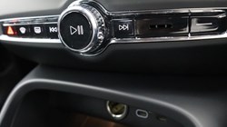 2024 (74) VOLVO XC40 2.0 B4P Plus Dark 5dr Auto *VAT QUALIFYING* 4526410