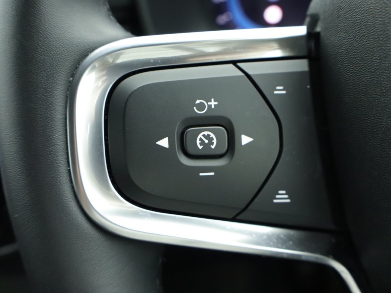 2024 (74) VOLVO XC40 2.0 B4P Plus Dark 5dr Auto *VAT QUALIFYING* 4526404