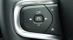 2024 (74) VOLVO XC40 2.0 B4P Plus Dark 5dr Auto *VAT QUALIFYING* 4526404