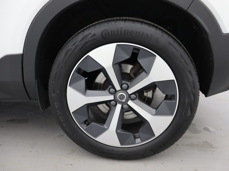 2024 (74) VOLVO XC40 2.0 B4P Plus Dark 5dr Auto *VAT QUALIFYING* 4526427