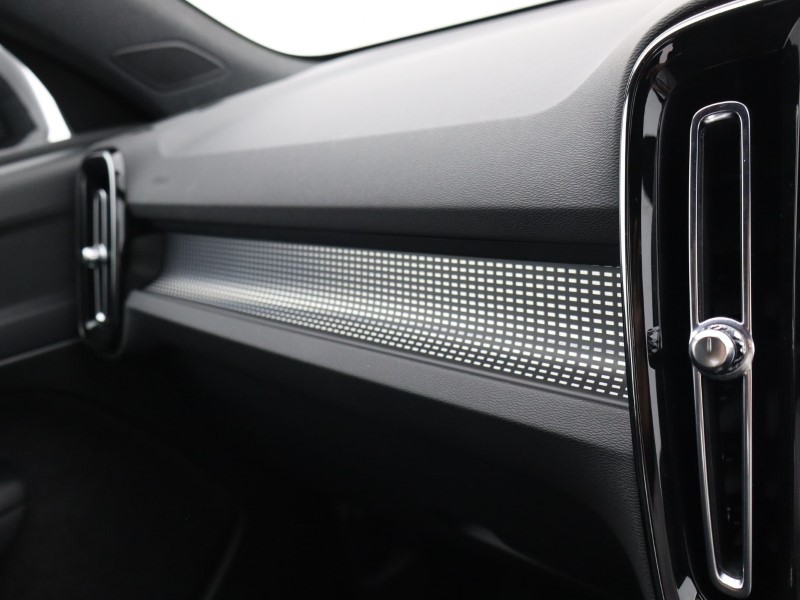 2024 (74) VOLVO XC40 2.0 B4P Plus Dark 5dr Auto *VAT QUALIFYING* 4526414