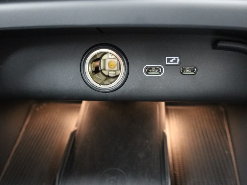 2024 (74) VOLVO XC40 2.0 B4P Plus Dark 5dr Auto *VAT QUALIFYING* 4526411