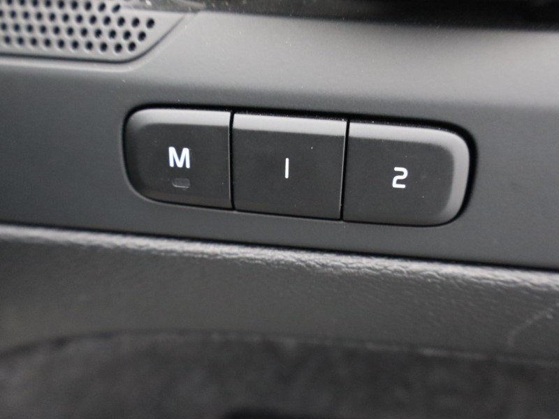 2024 (74) VOLVO XC40 2.0 B4P Plus Dark 5dr Auto *VAT QUALIFYING* 4526388