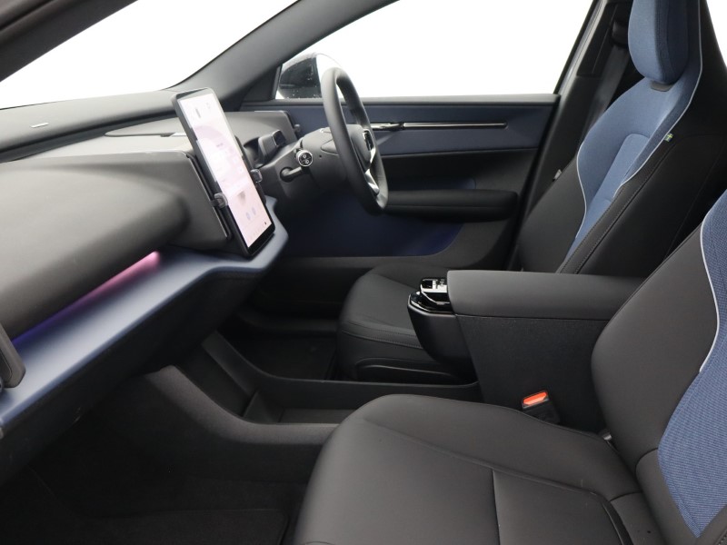 2025 (75) VOLVO EX30 200kW SM Extended Range Plus 69kWh 5dr Auto*VAT QUALIFYING* 4670079