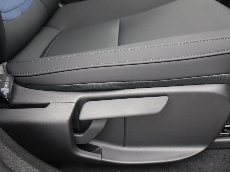 2025 (75) VOLVO EX30 200kW SM Extended Range Plus 69kWh 5dr Auto*VAT QUALIFYING* 4670087