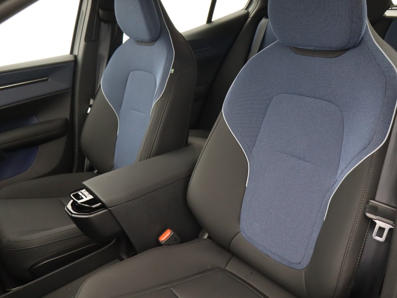 2025 (75) VOLVO EX30 200kW SM Extended Range Plus 69kWh 5dr Auto*VAT QUALIFYING* 4670090