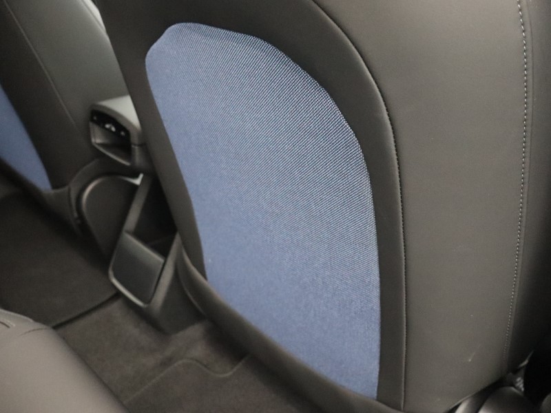 2025 (75) VOLVO EX30 200kW SM Extended Range Plus 69kWh 5dr Auto*VAT QUALIFYING* 4670094