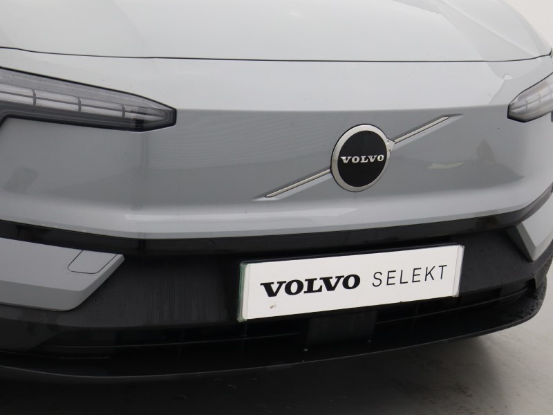 2025 (75) VOLVO EX30 200kW SM Extended Range Plus 69kWh 5dr Auto*VAT QUALIFYING* 4670112