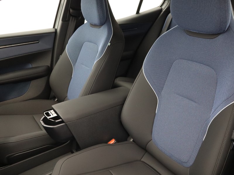 2025 (75) VOLVO EX30 315kW Twin Motor Performance Plus 69kWh 5dr Auto 4556483