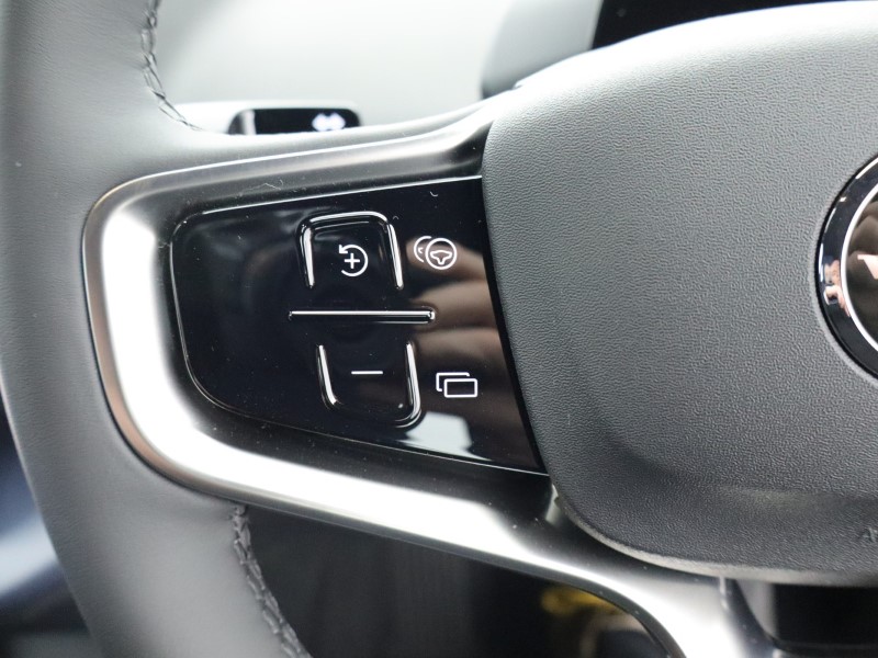 2025 (75) VOLVO EX30 315kW Twin Motor Performance Plus 69kWh 5dr Auto 4556495