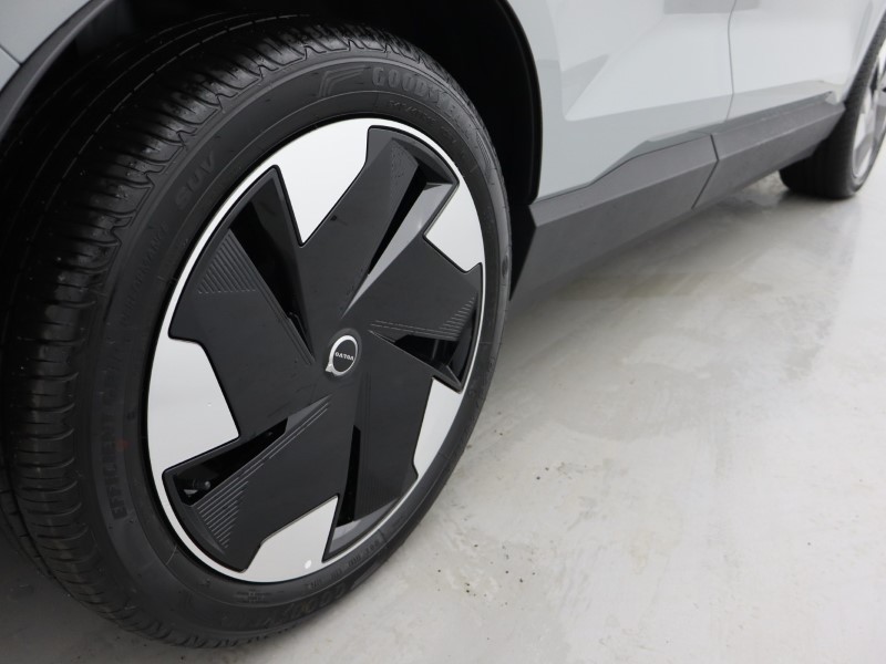 2025 (75) VOLVO EX30 315kW Twin Motor Performance Plus 69kWh 5dr Auto 4556475