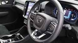 2024 (24) VOLVO XC40 2.0 B3P Plus Dark 5dr Auto 4552716