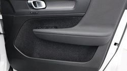 2024 (24) VOLVO XC40 2.0 B3P Plus Dark 5dr Auto 4552707