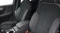 2024 (24) VOLVO XC40 2.0 B3P Plus Dark 5dr Auto 4552717