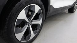 2024 (24) VOLVO XC40 2.0 B3P Plus Dark 5dr Auto 4552706