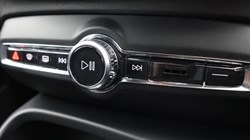 2024 (24) VOLVO XC40 2.0 B3P Plus Dark 5dr Auto 4552735