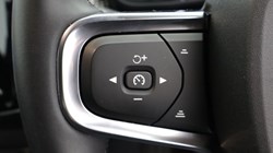 2024 (24) VOLVO XC40 2.0 B3P Plus Dark 5dr Auto 4552727