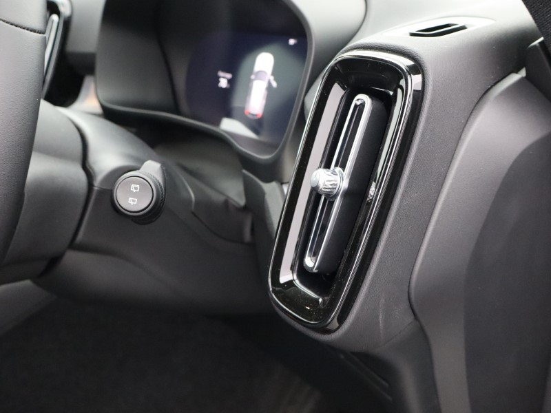 2025 (75) VOLVO XC40 2.0 B3P Plus Black Edition 5dr Auto *VAT QUALIFYING* 4665070