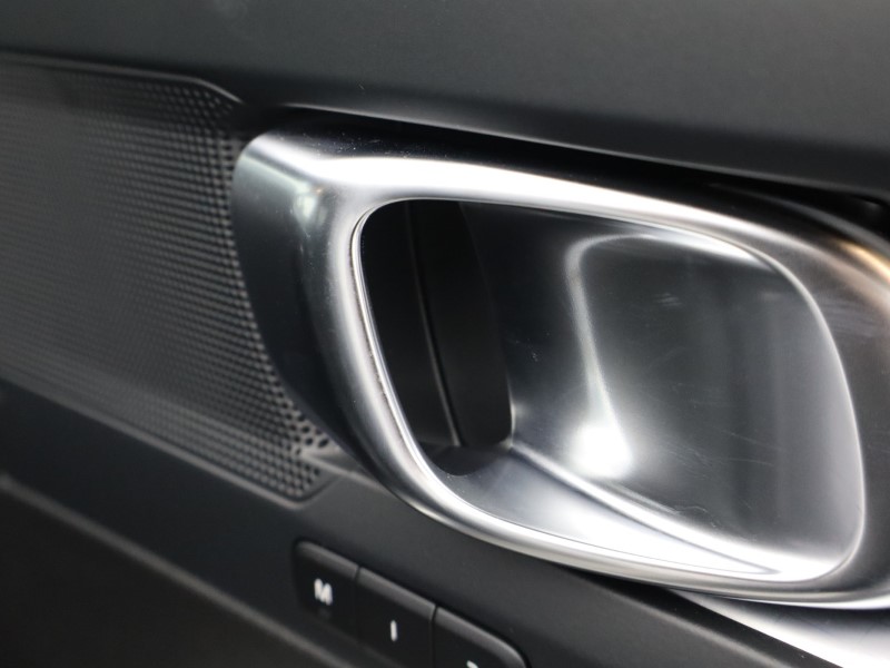 2025 (75) VOLVO XC40 2.0 B3P Plus Black Edition 5dr Auto *VAT QUALIFYING* 4665068