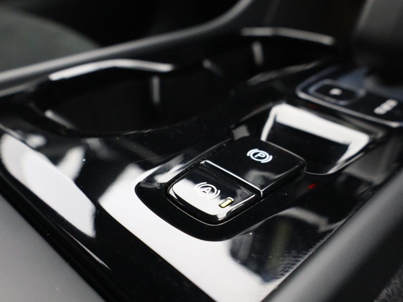 2025 (75) VOLVO XC40 2.0 B3P Plus Black Edition 5dr Auto *VAT QUALIFYING* 4665095