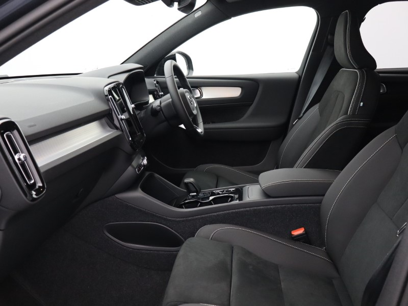 2025 (75) VOLVO XC40 2.0 B3P Plus Black Edition 5dr Auto *VAT QUALIFYING* 4665060