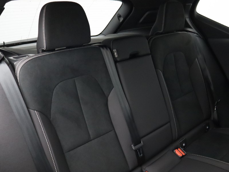 2025 (75) VOLVO XC40 2.0 B3P Plus Black Edition 5dr Auto *VAT QUALIFYING* 4665079