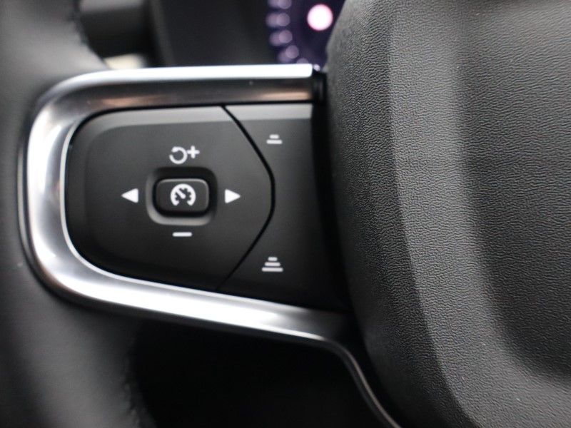 2025 (75) VOLVO XC40 2.0 B3P Plus Black Edition 5dr Auto *VAT QUALIFYING* 4665085