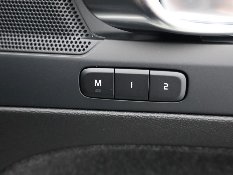 2025 (75) VOLVO XC40 2.0 B3P Plus Black Edition 5dr Auto *VAT QUALIFYING* 4665069