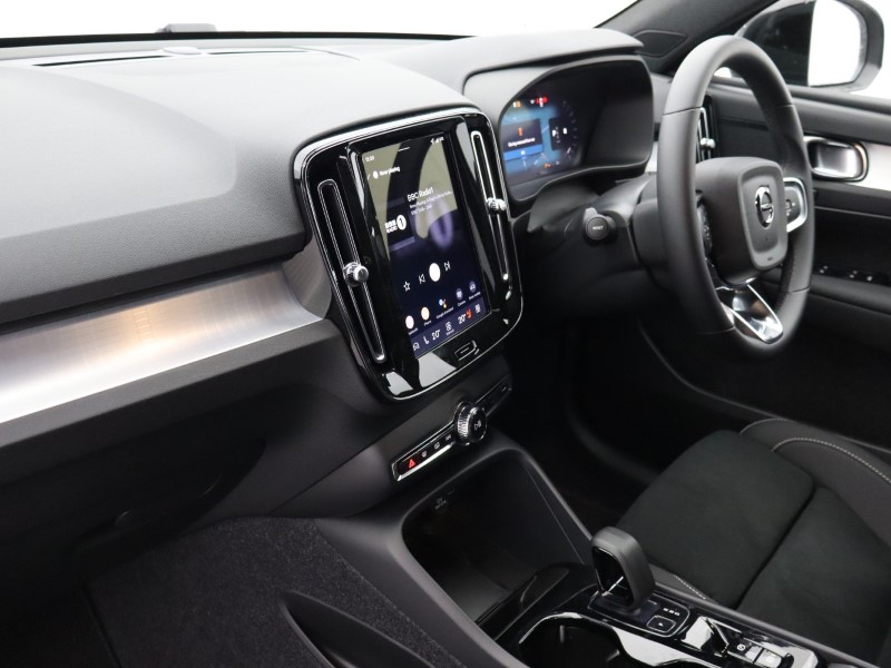 2025 (75) VOLVO XC40 2.0 B3P Plus Black Edition 5dr Auto *VAT QUALIFYING* 4665077