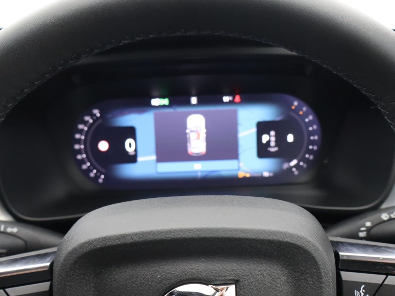 2025 (75) VOLVO XC40 2.0 B3P Plus Black Edition 5dr Auto *VAT QUALIFYING* 4665087