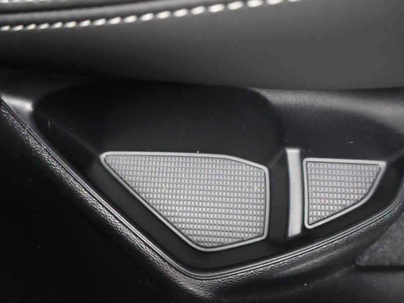 2025 (75) VOLVO XC40 2.0 B3P Plus Black Edition 5dr Auto *VAT QUALIFYING* 4665080