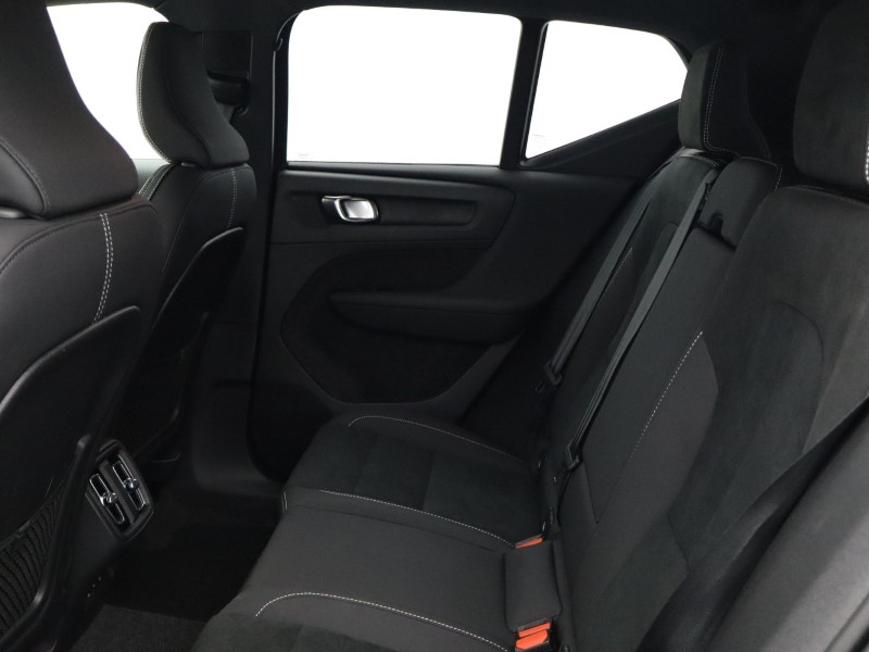 2025 (75) VOLVO XC40 2.0 B3P Plus Black Edition 5dr Auto *VAT QUALIFYING* 4665061