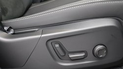 2025 (75) VOLVO XC40 2.0 B3P Plus Black Edition 5dr Auto *VAT QUALIFYING* 4665071