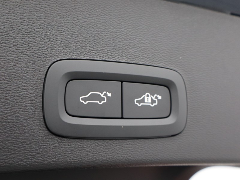 2025 (75) VOLVO XC40 2.0 B3P Plus Black Edition 5dr Auto *VAT QUALIFYING* 4665106