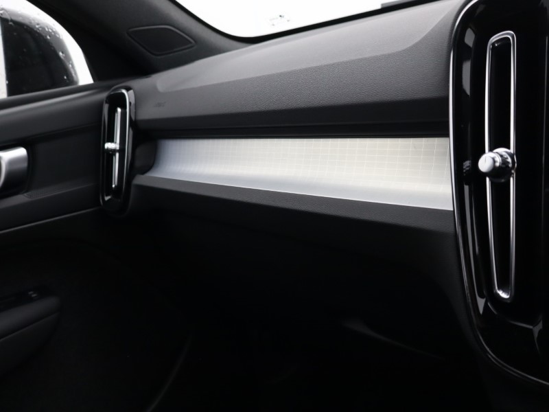 2025 (75) VOLVO XC40 2.0 B3P Plus Black Edition 5dr Auto *VAT QUALIFYING* 4665096