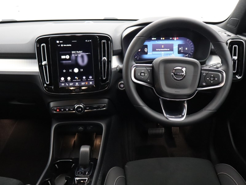 2025 (75) VOLVO XC40 2.0 B3P Plus Black Edition 5dr Auto *VAT QUALIFYING* 4665083