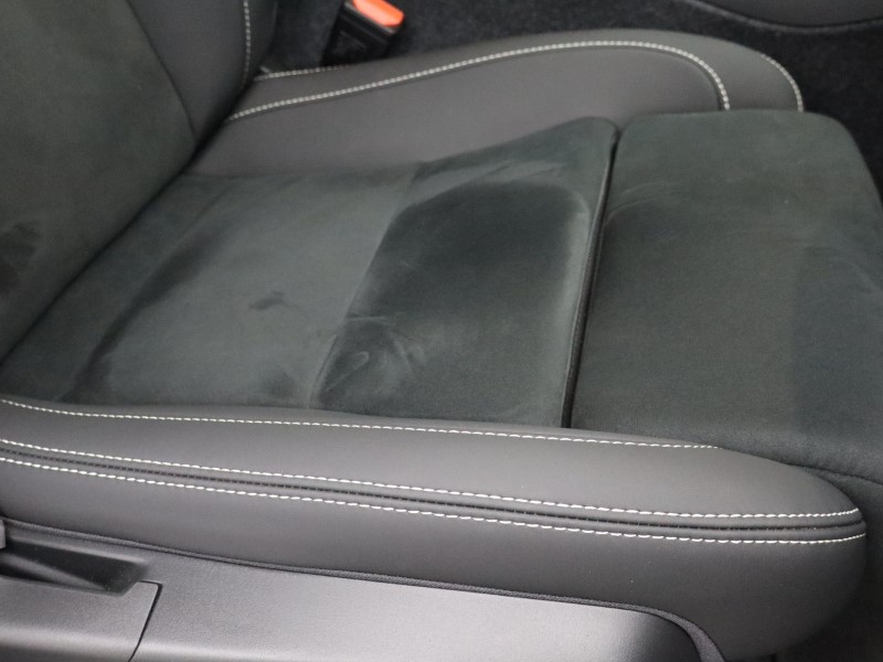 2025 (75) VOLVO XC40 2.0 B3P Plus Black Edition 5dr Auto *VAT QUALIFYING* 4665072