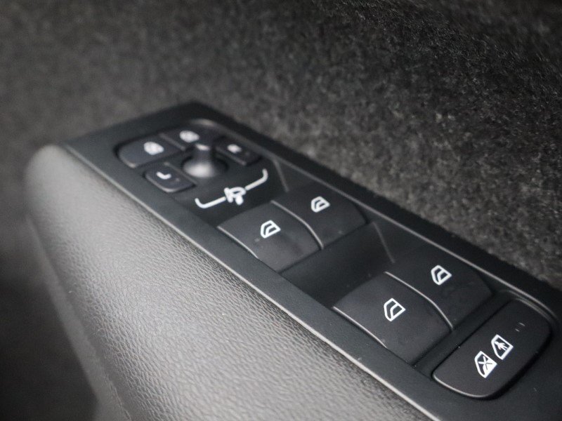 2025 (75) VOLVO XC40 2.0 B3P Plus Black Edition 5dr Auto *VAT QUALIFYING* 4665067