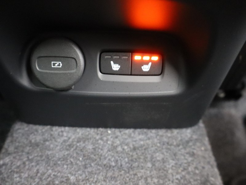 2025 (75) VOLVO XC40 2.0 B3P Plus Black Edition 5dr Auto *VAT QUALIFYING* 4665082