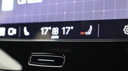 2025 (25) VOLVO XC40 2.0 B3P Core 5dr Auto *VAT QUALIFYING* 4535831