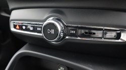 2025 (25) VOLVO XC40 2.0 B3P Core 5dr Auto *VAT QUALIFYING* 4535832