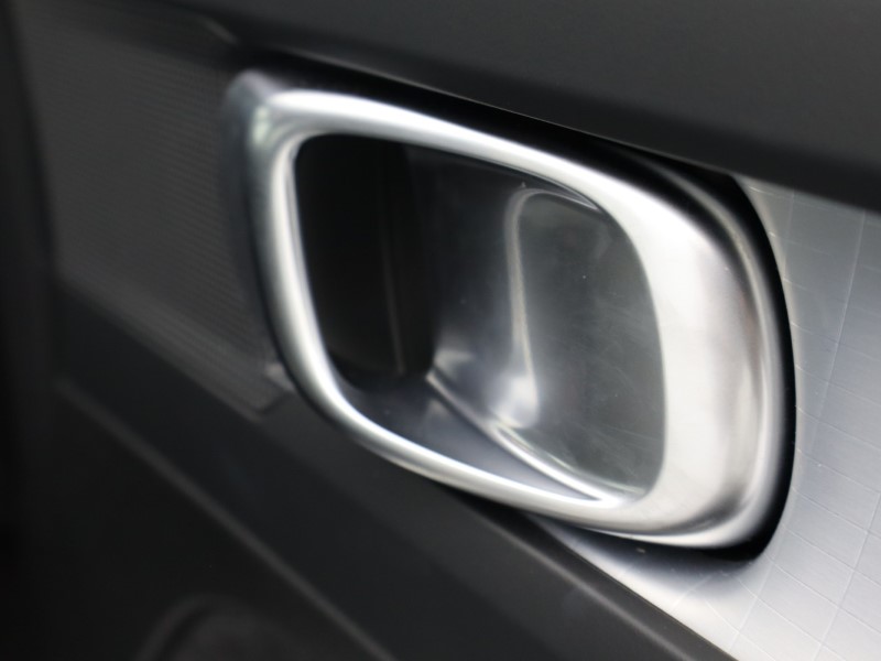 2025 (25) VOLVO XC40 2.0 B3P Core 5dr Auto *VAT QUALIFYING* 4535812