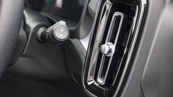 2025 (25) VOLVO XC40 2.0 B3P Core 5dr Auto *VAT QUALIFYING* 4535814