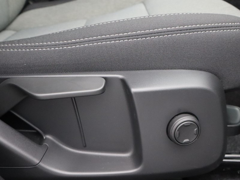 2025 (25) VOLVO XC40 2.0 B3P Core 5dr Auto *VAT QUALIFYING* 4535815