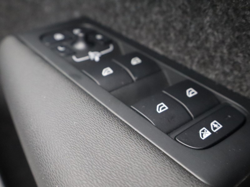 2025 (25) VOLVO XC40 2.0 B3P Core 5dr Auto *VAT QUALIFYING* 4535813